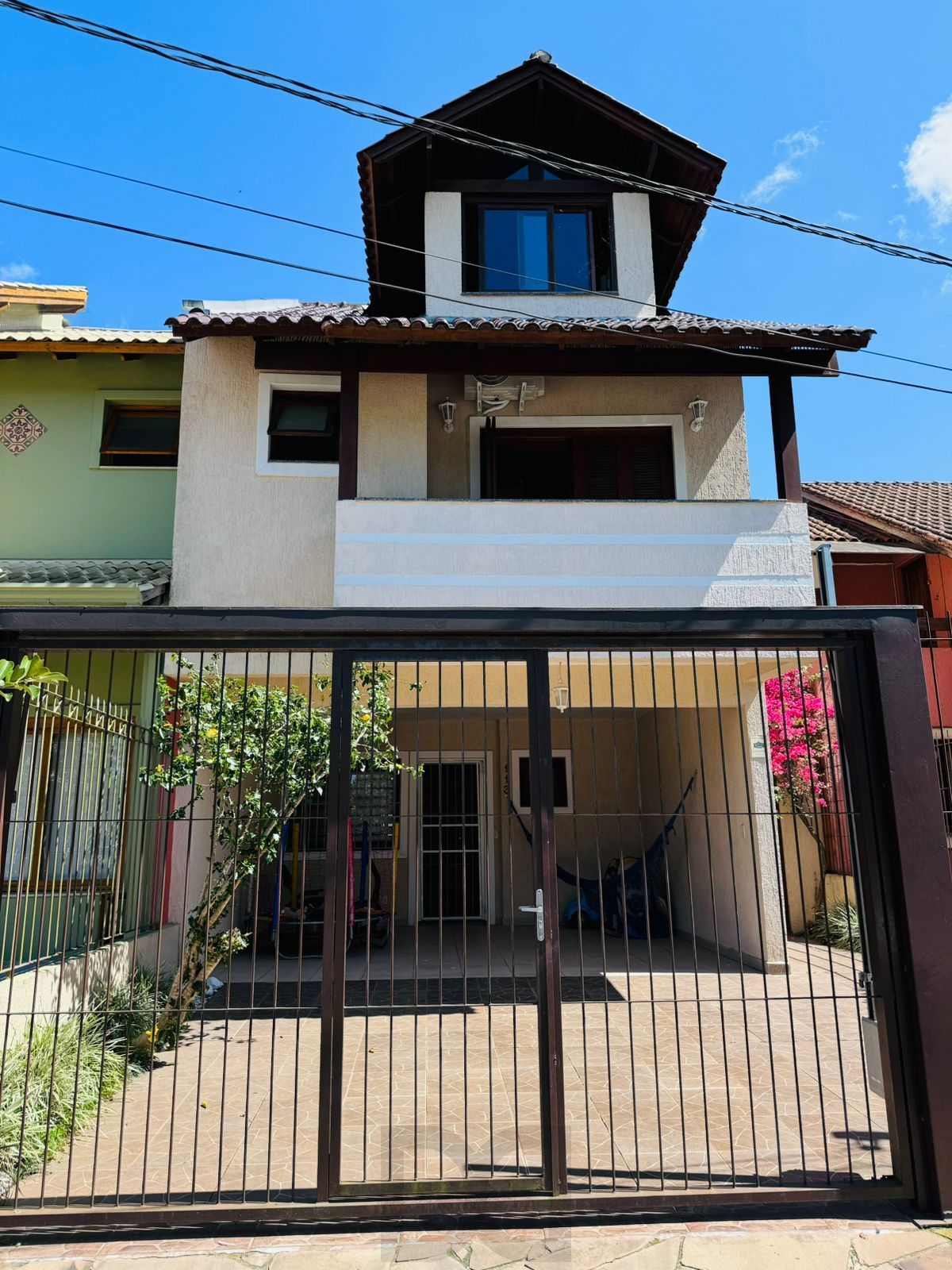 Casa no bairro Hípica - 3 dormitórios — foto 1