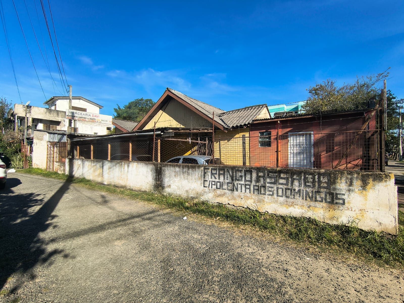 Casa de esquina no Bairro Camaquã — foto 3