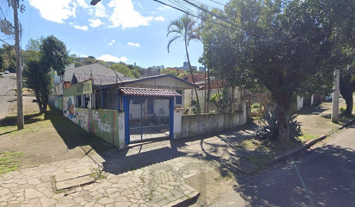 Casa de esquina no bairro Teresópolis — foto 1