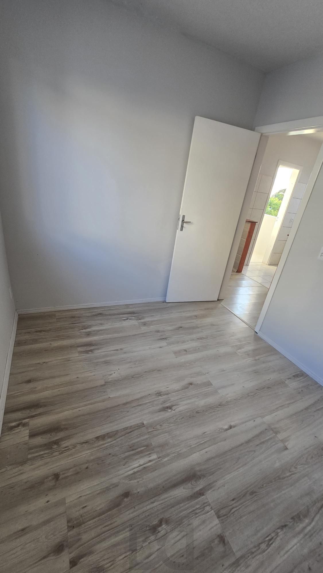 Apartamento 2 dormitórios - sacada com churrasqueira - 1 vaga escriturada — foto 9