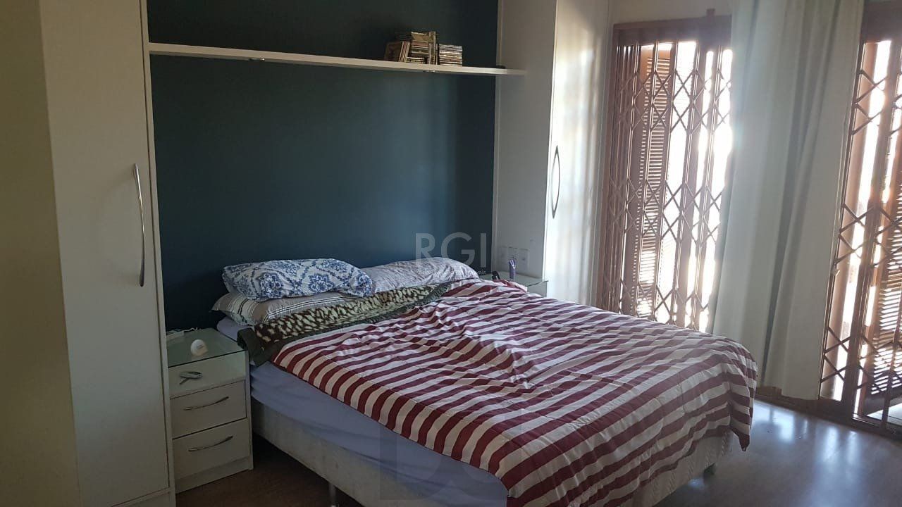 Casa no bairro Nonoai - 4 dormitórios — foto 6