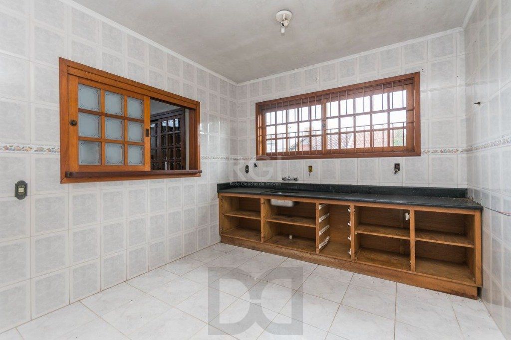 Casa no bairro Espirito Santo - 3 dormitórios — foto 3