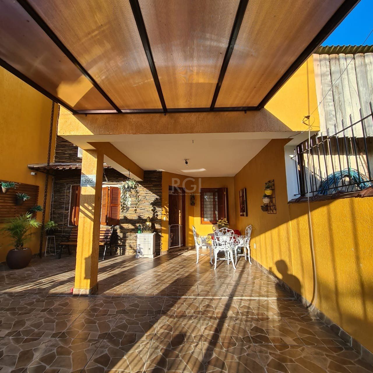 Casa no bairro Hípica - 4 dormitórios — foto 1
