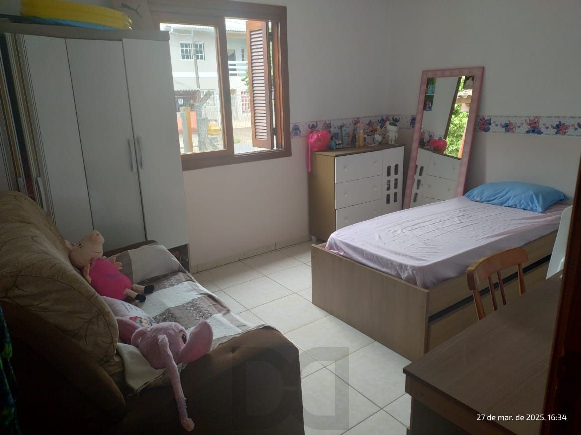 Casa de esquina no bairro Hípica - 2 dormitórios — foto 5