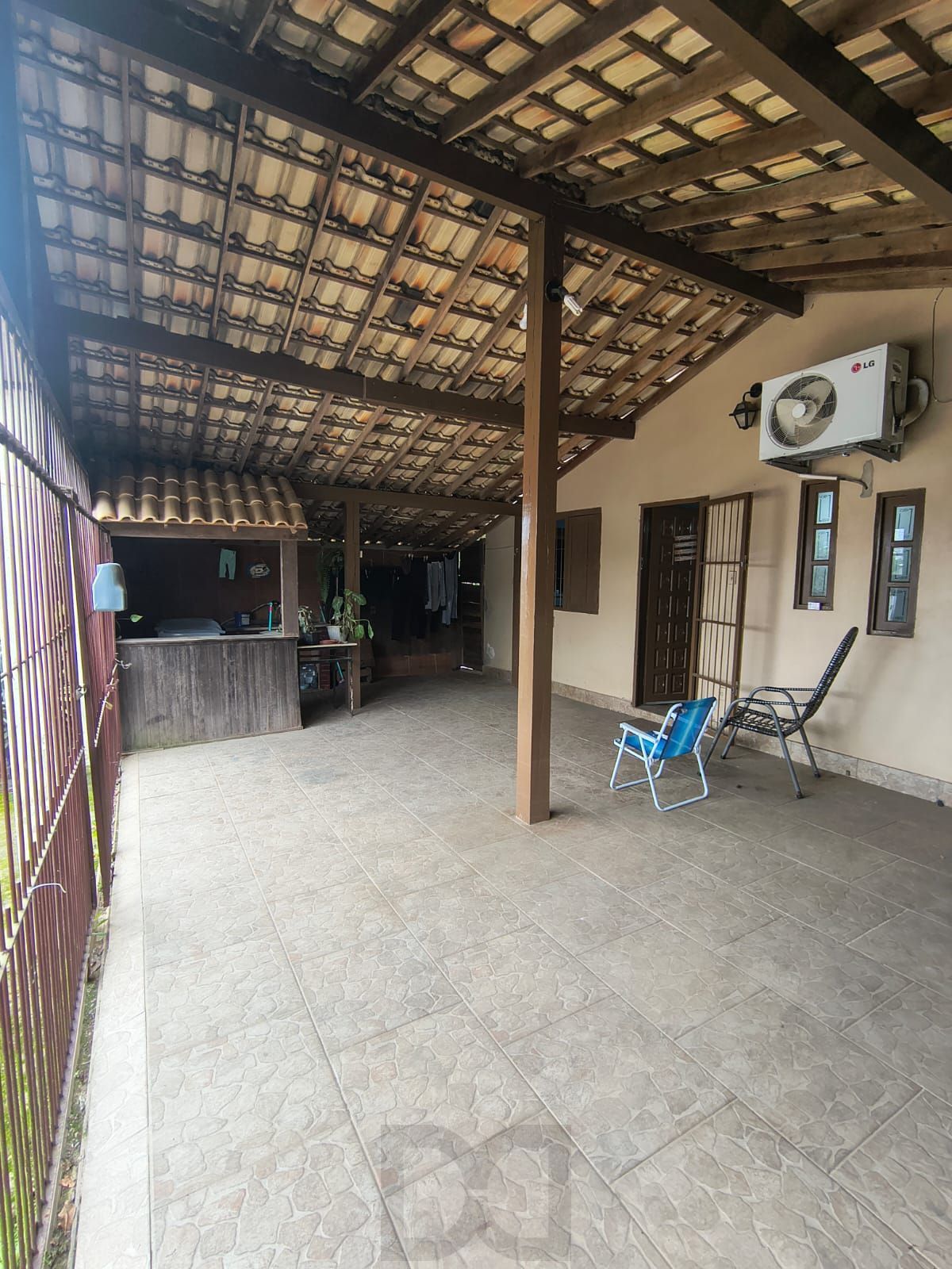 Casa de esquina com 3 dormitórios no bairro Campo Novo — foto 3