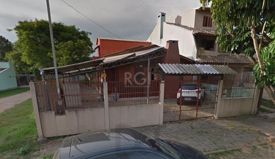 Casa de esquina no bairro Guarujá — foto 3