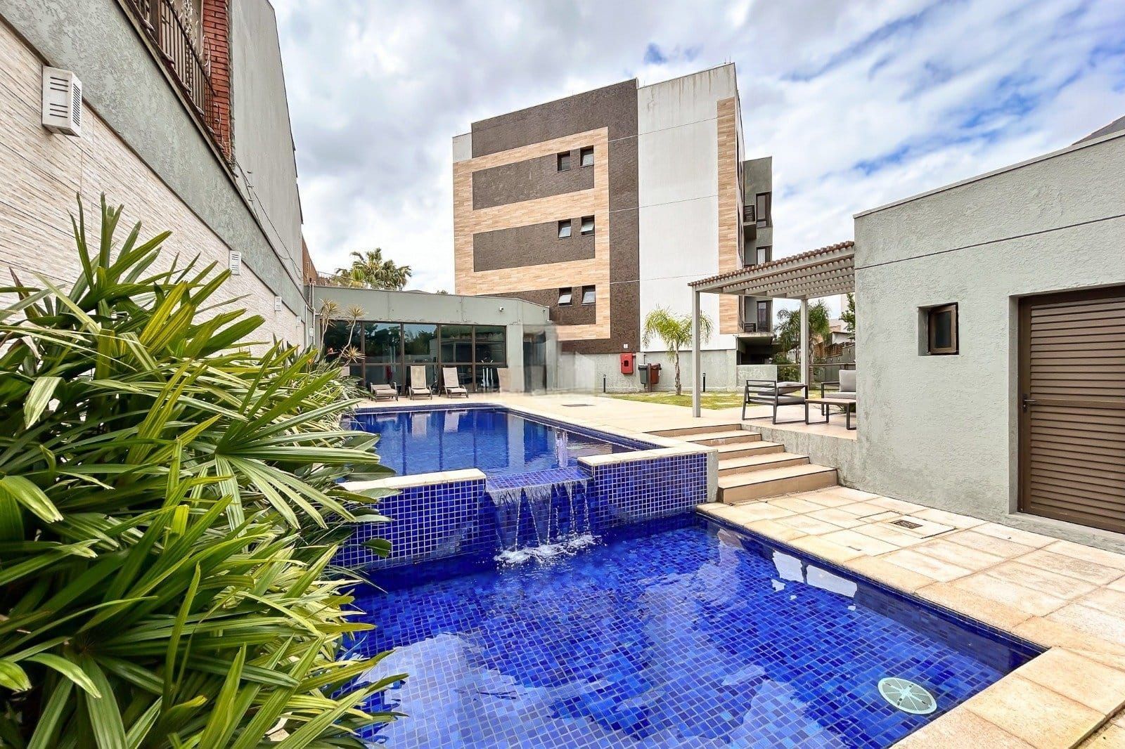 Apartamento no bairro Ipanema, 3 dormitórios - 1 suíte - 2 vagas — foto 1