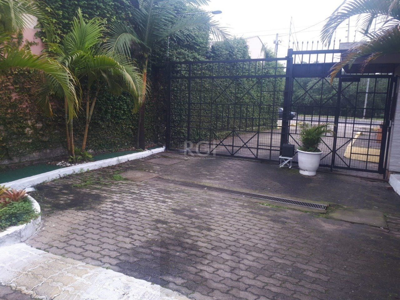 Sobrado no bairro Restinga - 2 dormitórios — foto 1