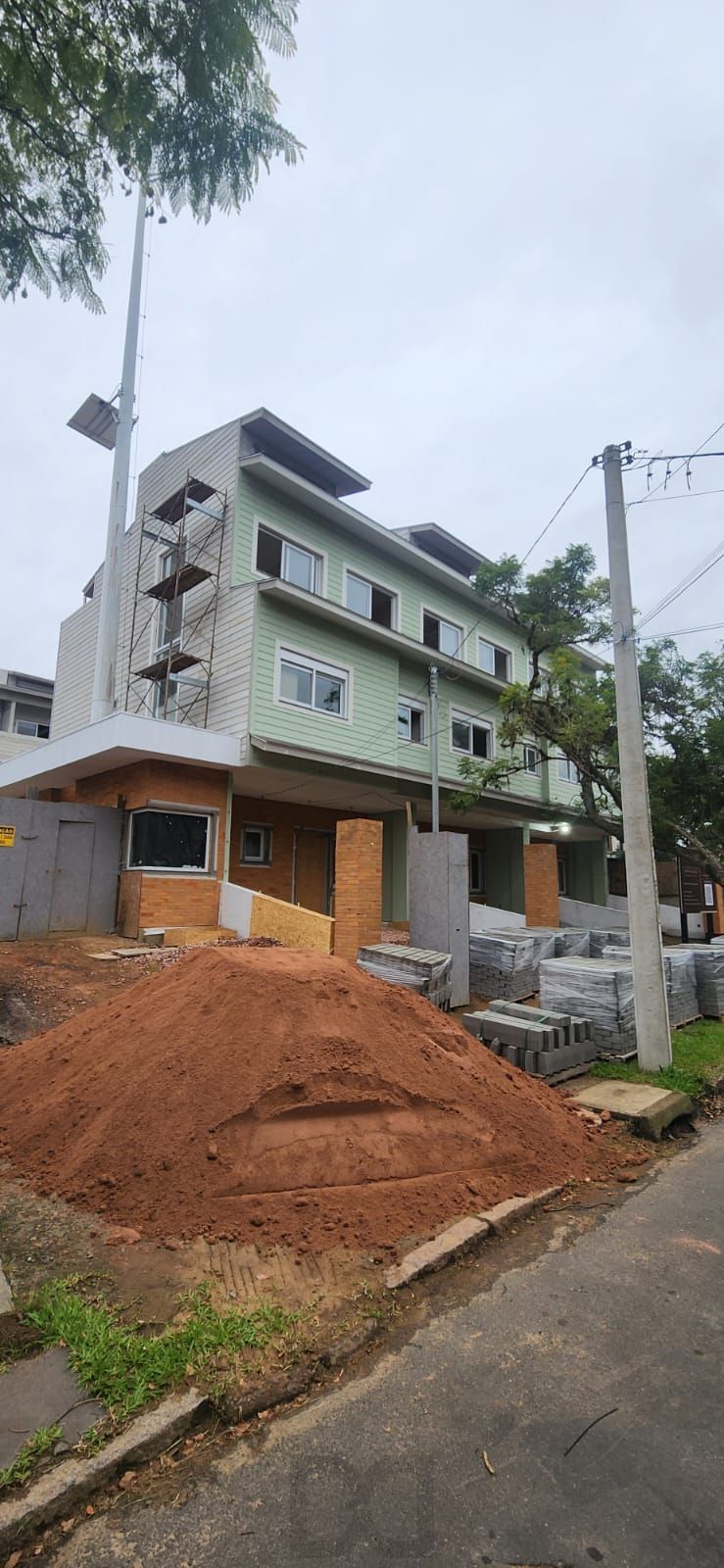 Casa no bairro Tristeza com 3 suítes — foto 1
