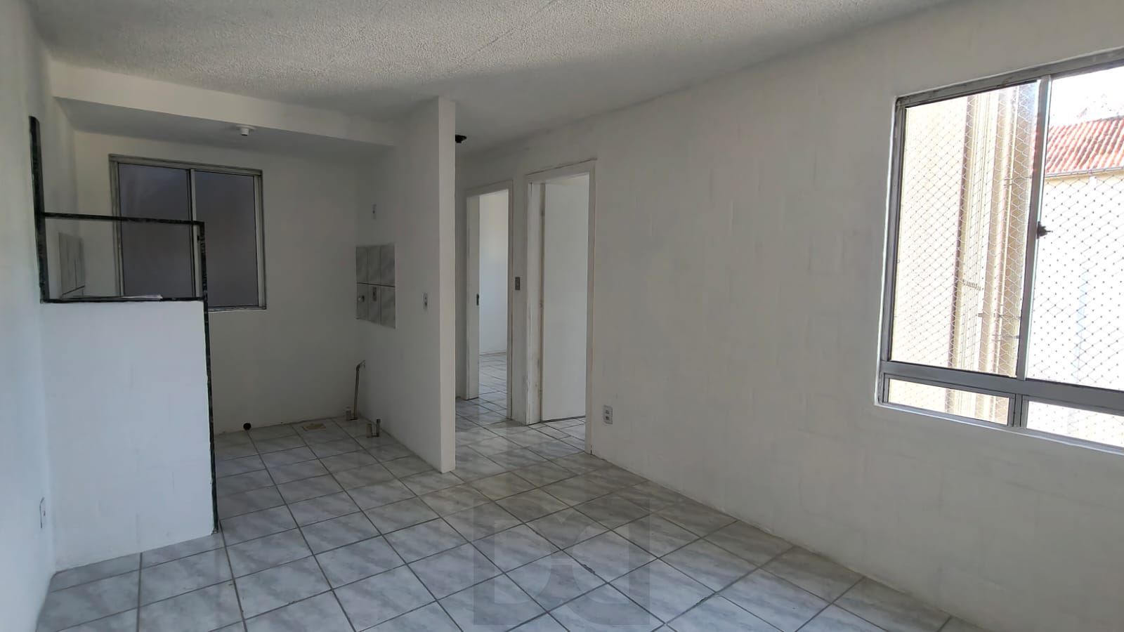 Apartamento no Bairro Lomba do Pinheiro - 2 Dormitórios — foto 2