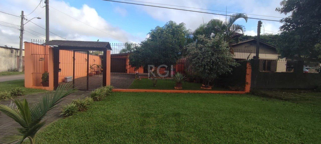 Casa no bairro Ponta Grossa - 3 dormitórios — foto 1