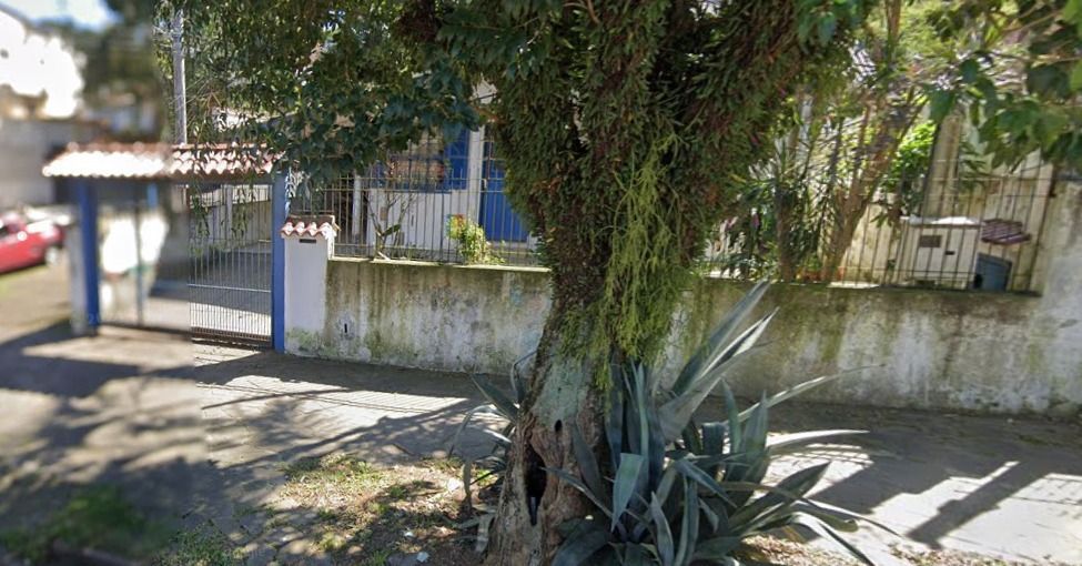 Casa de esquina no bairro Teresópolis — foto 2