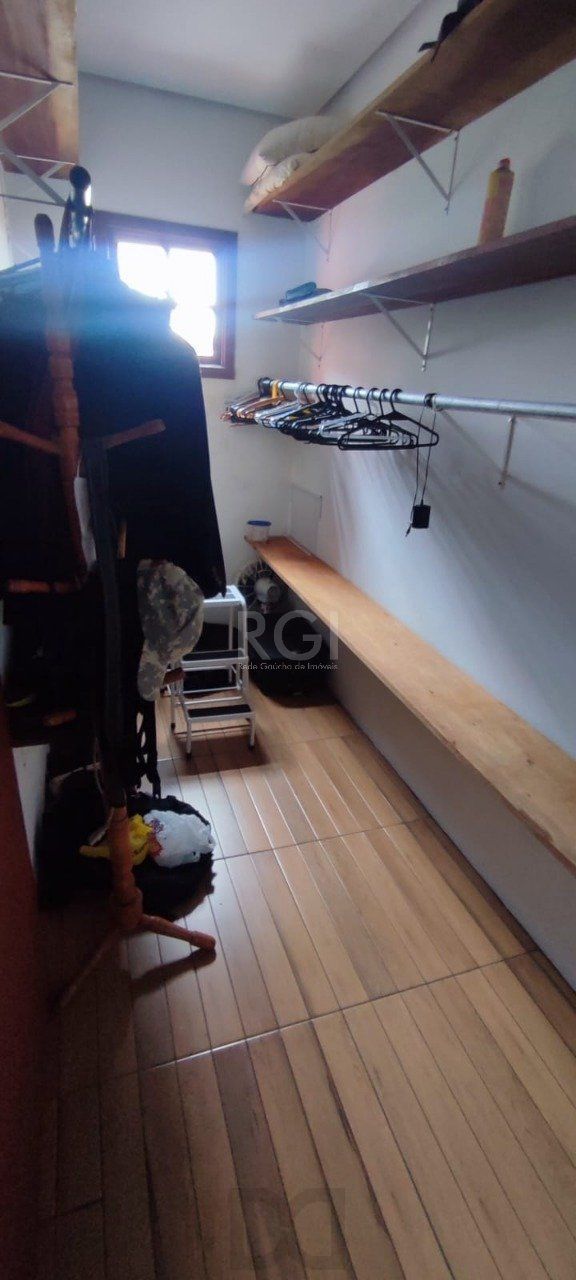 Casa de esquina no bairro Guarujá — foto 13