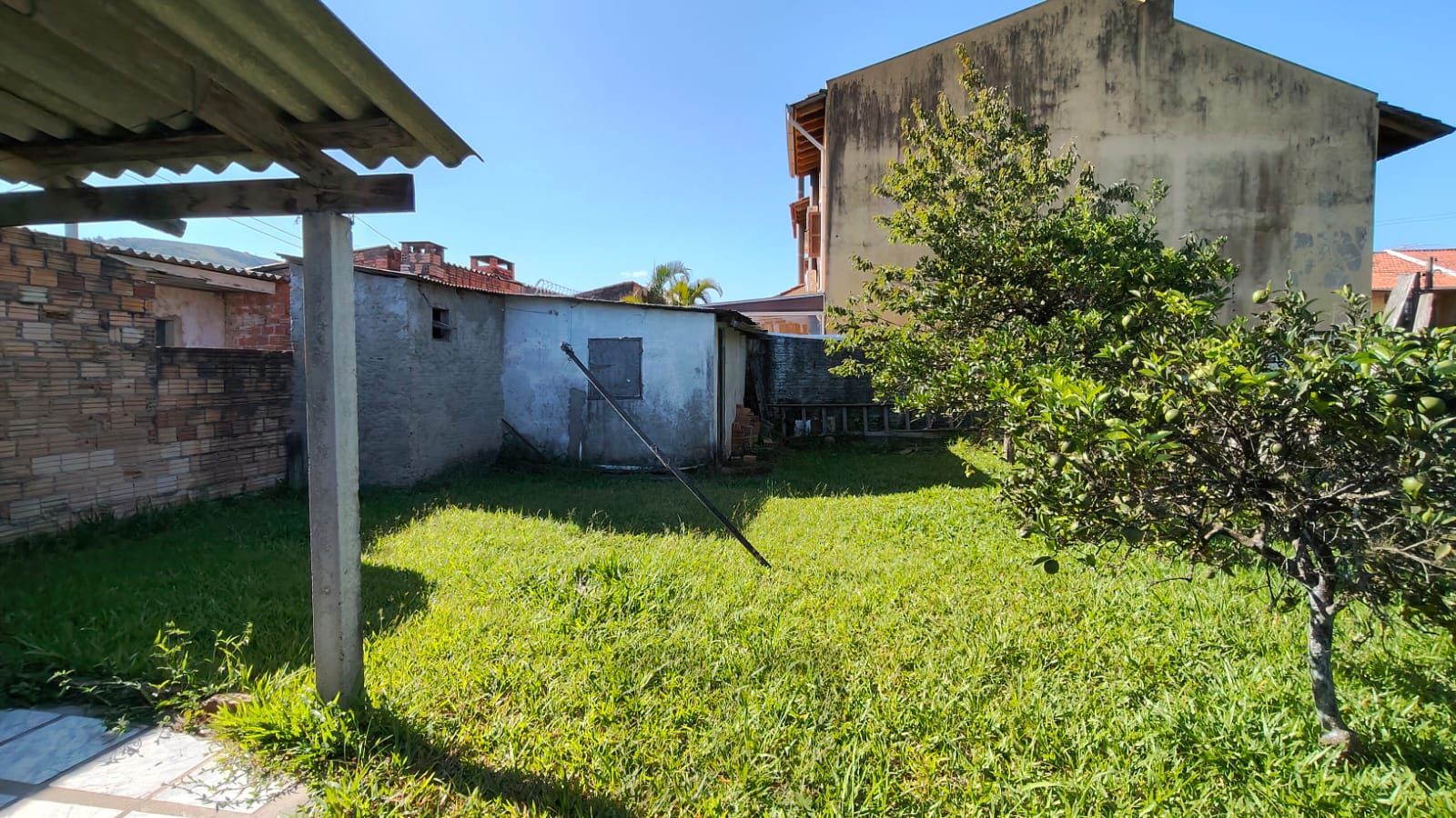 Casa com Terreno Grande com ótima Localização — foto 16