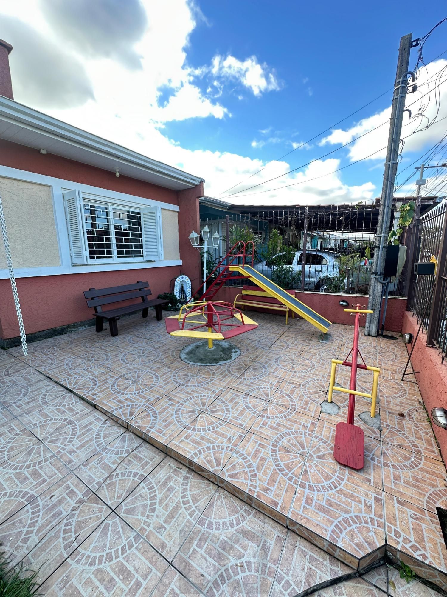 CASA DE ESQUINA NO MORADAS DO SUL - 4 DORMITÓRIOS — foto 3