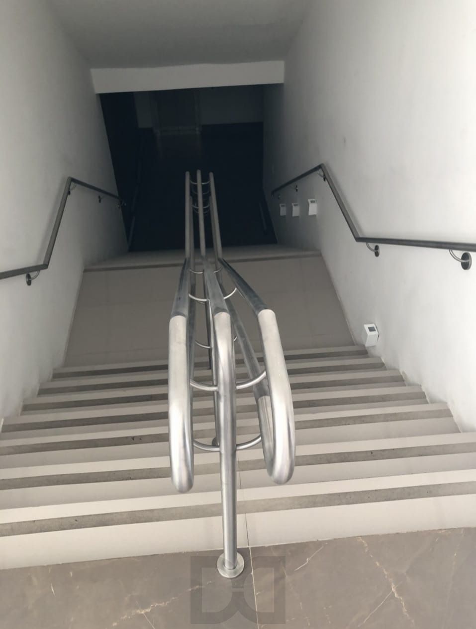 Prédio comercial no bairro Pedra Redonda — foto 13