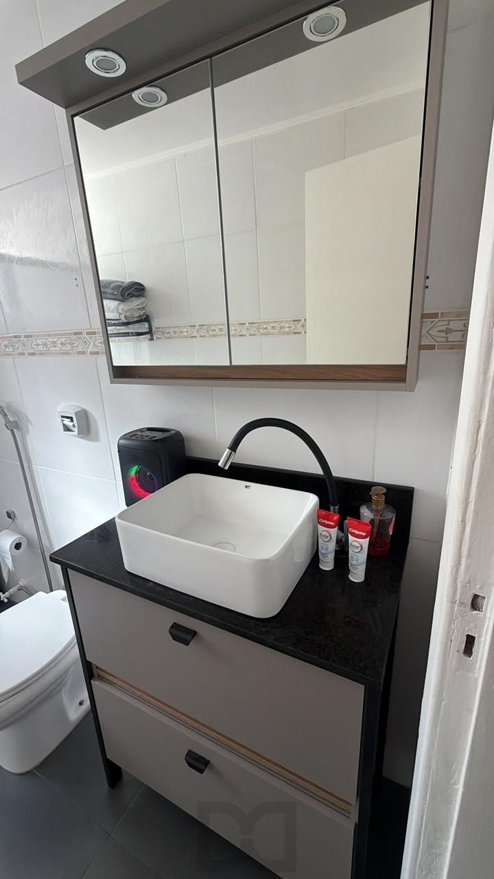 Apartamento de 1 dormitório, todo reformado e mobiliado, com vaga de garagem escriturada, localizado no bairro Santa Teresa. — foto 12