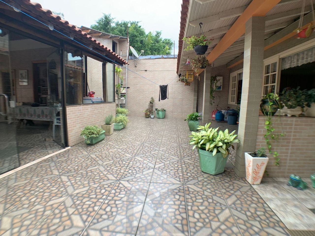 Casa para Venda - 318m², 3 dormitórios, Piscina, Bairro Guarujá — foto 9