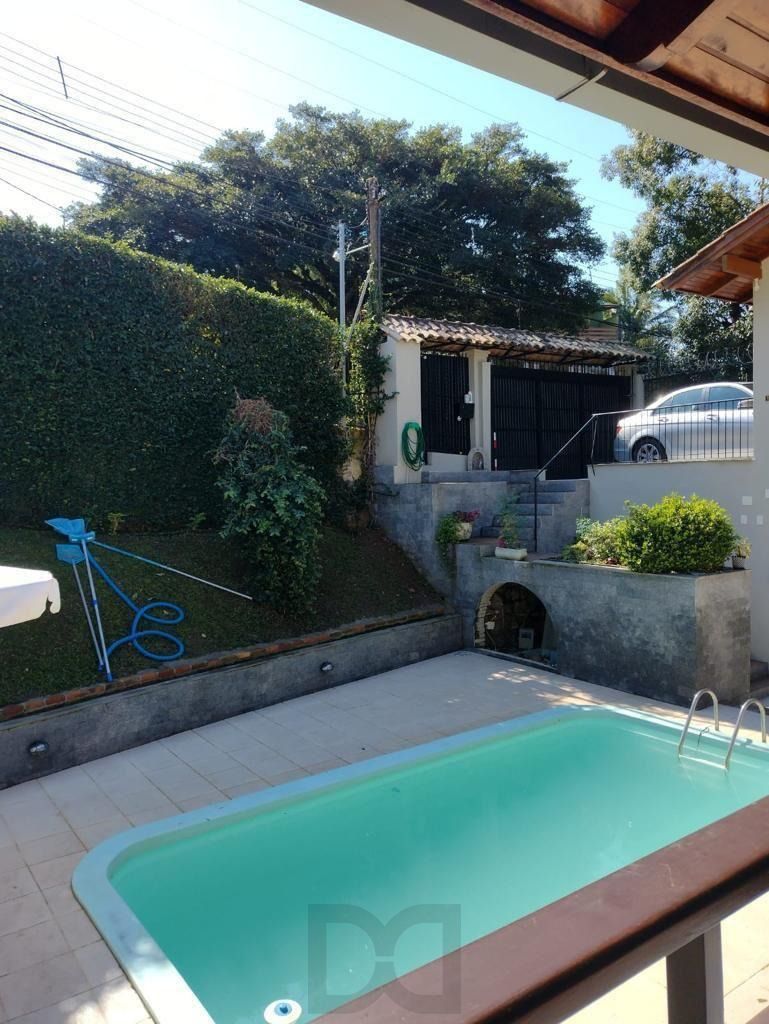 Linda Casa 4 Dormitórios Piscina, Churrasqueira, 4 Vagas Bairro Guarujá — foto 8