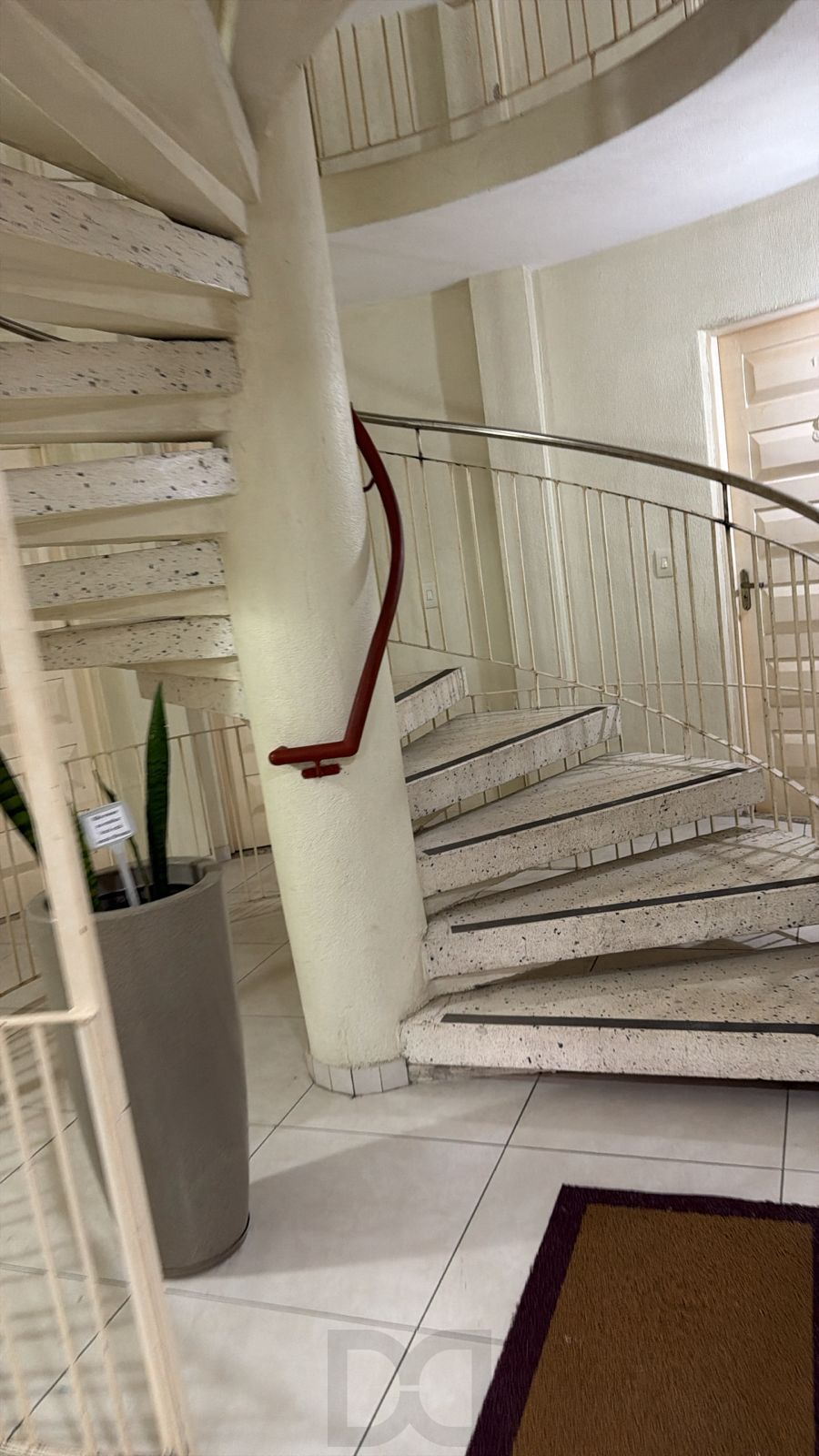Apartamento de 1 dormitório, todo reformado e mobiliado, com vaga de garagem escriturada, localizado no bairro Santa Teresa. — foto 5