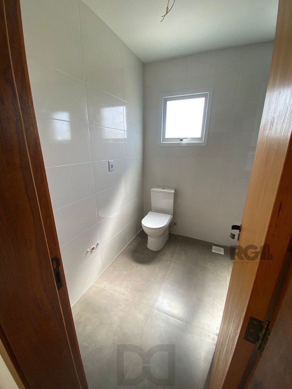 Casa com 03 Dormitórios / Amplo Terraço e Pátio — foto 8