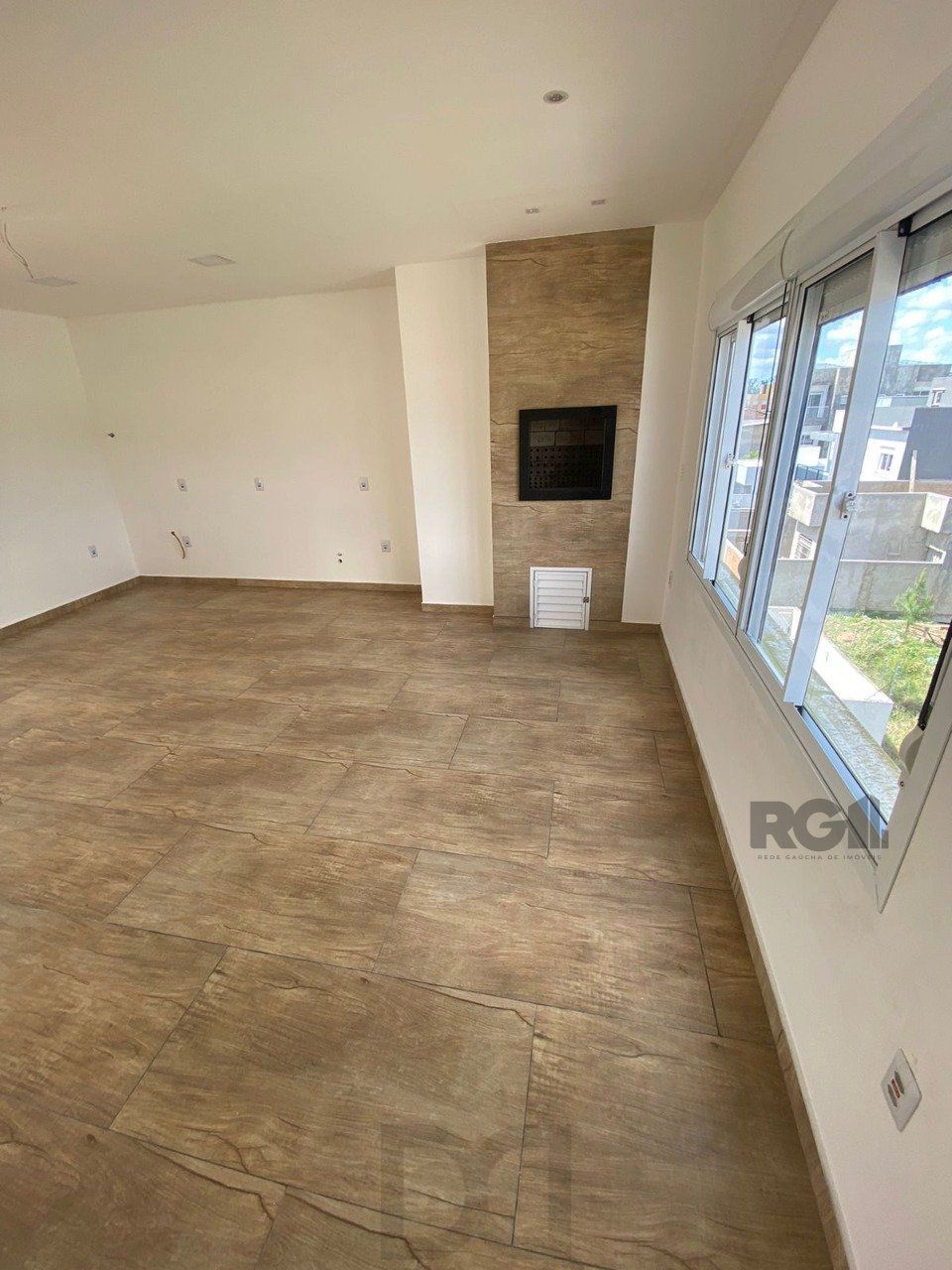 Casa com 03 Dormitórios / Amplo Terraço e Pátio — foto 13