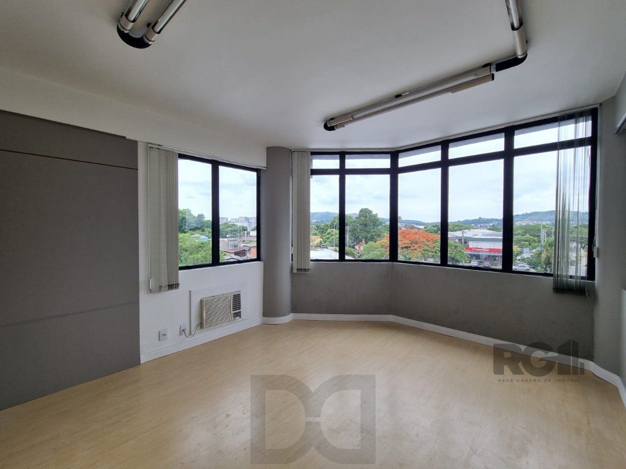 Sala comercial Bairro Ipanema / Prédio com Elevador e Estacionamento — foto 4