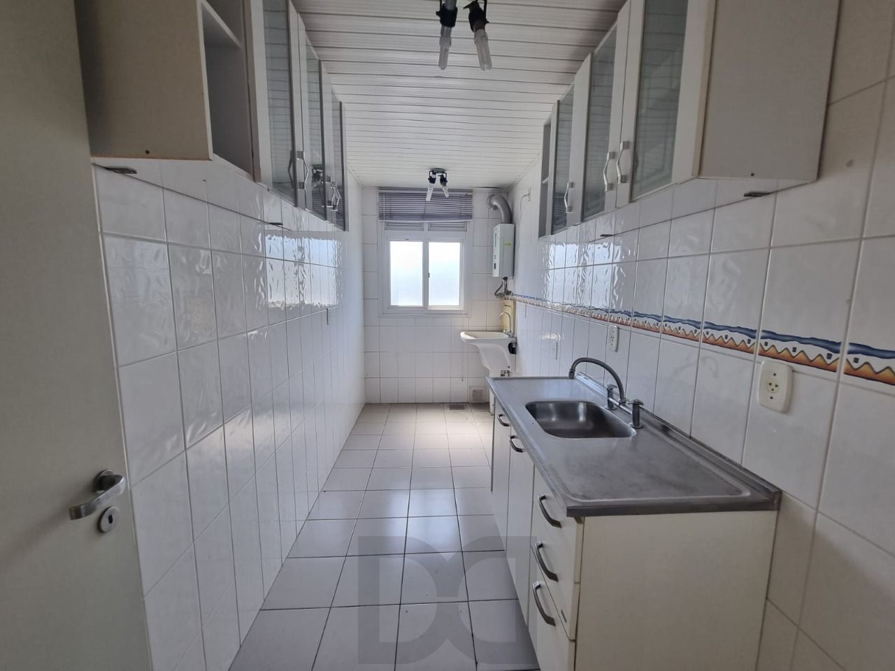 Apt 2 Dormitórios Com Sacada Bairro Cavalhada — foto 4