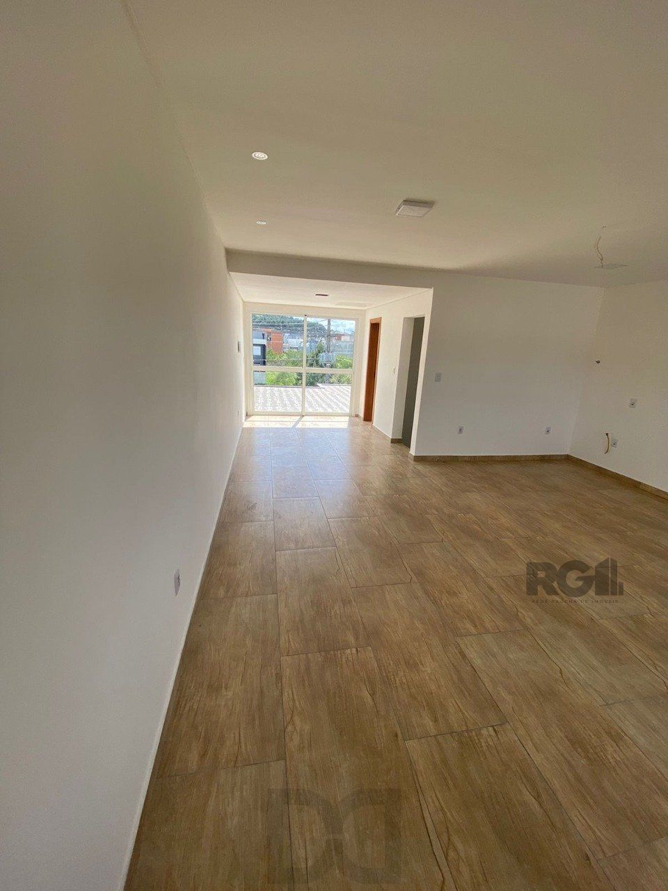 Casa com 03 Dormitórios / Amplo Terraço e Pátio — foto 14