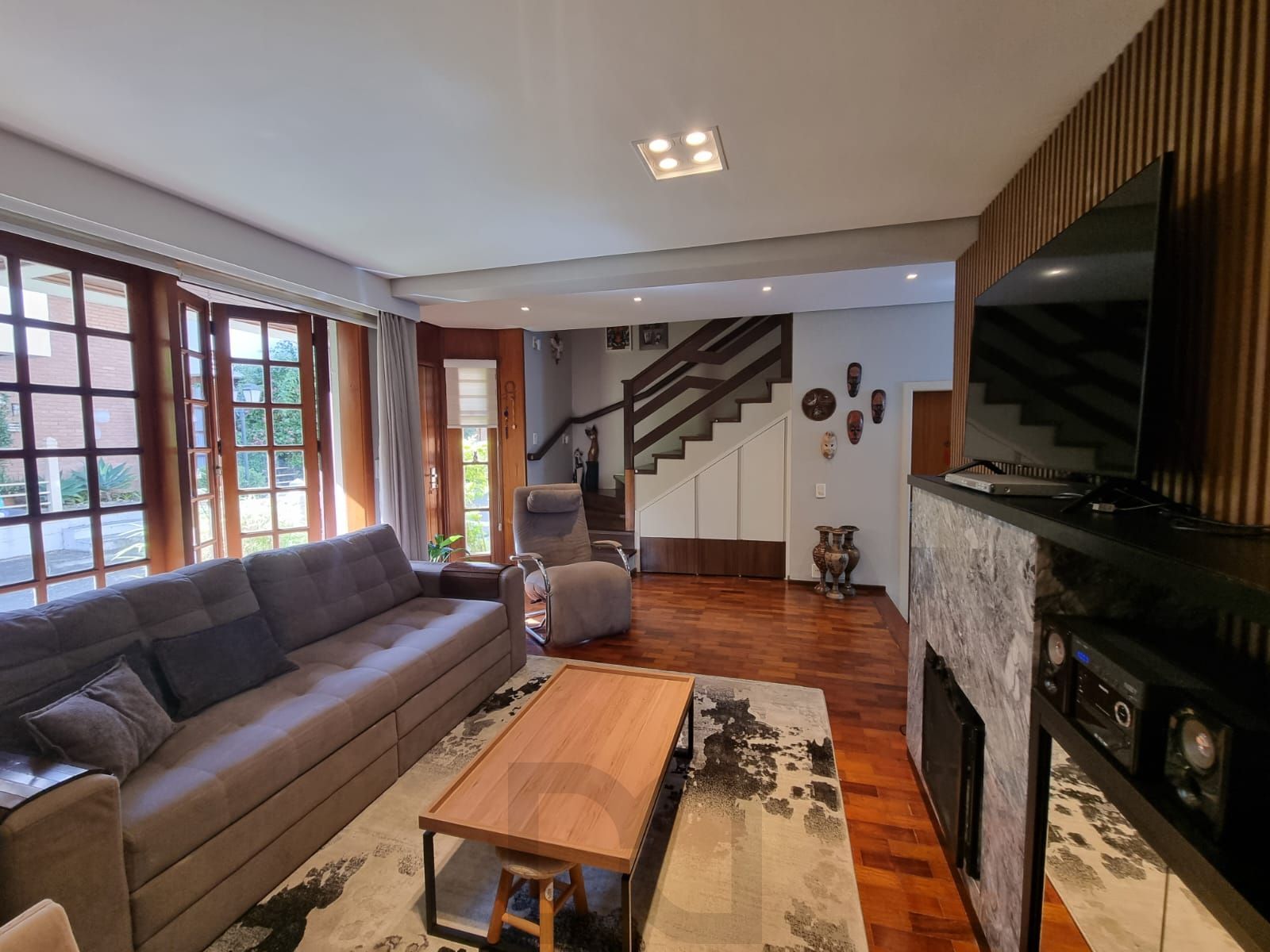 Casa de 3 Dormitórios em Condomínio Fechado Infra Completa — foto 4