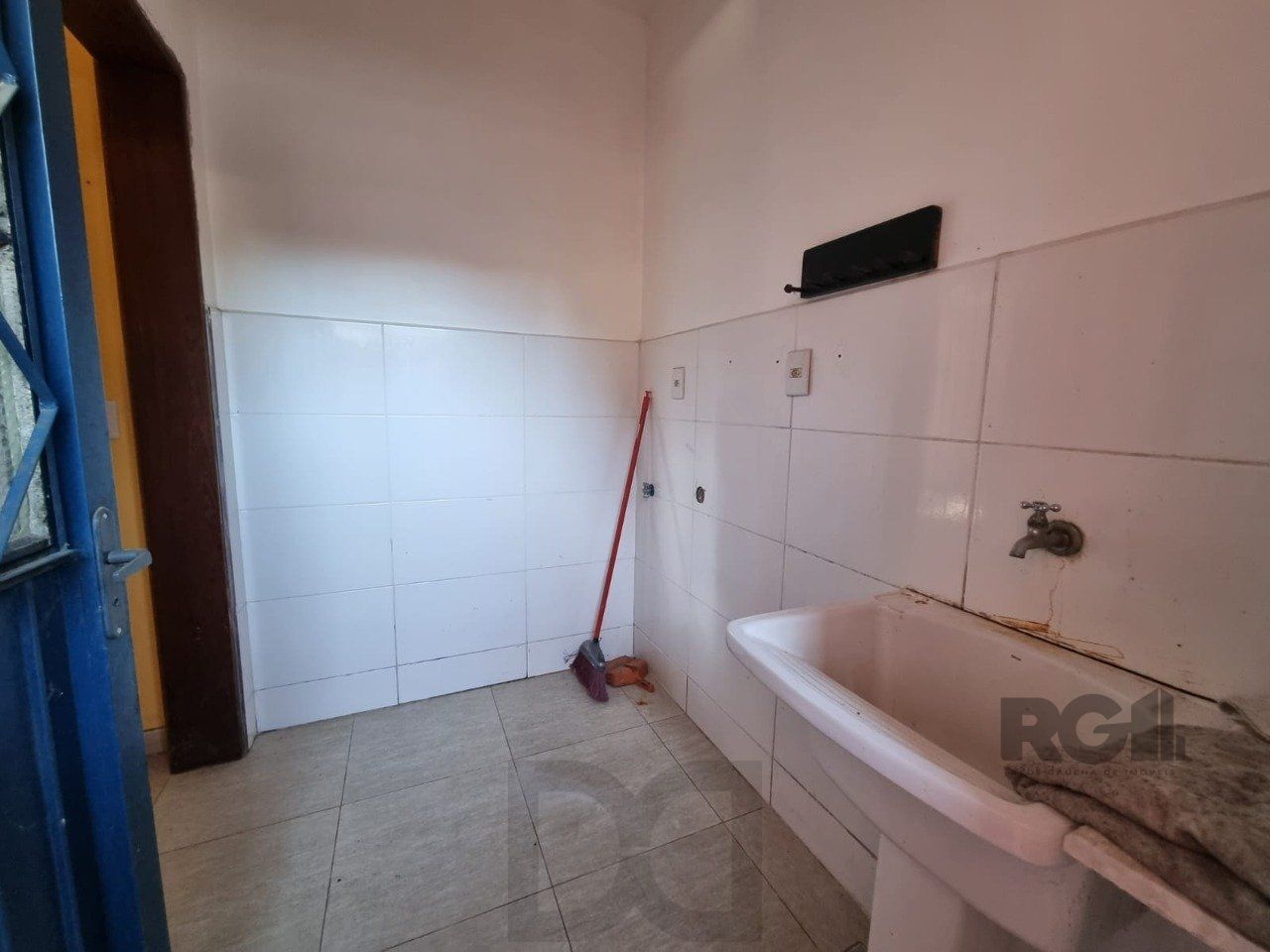 Linda Casa Bairro Ipanema 02 Dormitórios Suíte — foto 14
