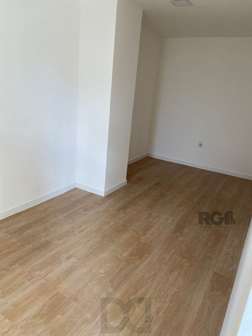 Casa com 03 Dormitórios / Amplo Terraço e Pátio — foto 7