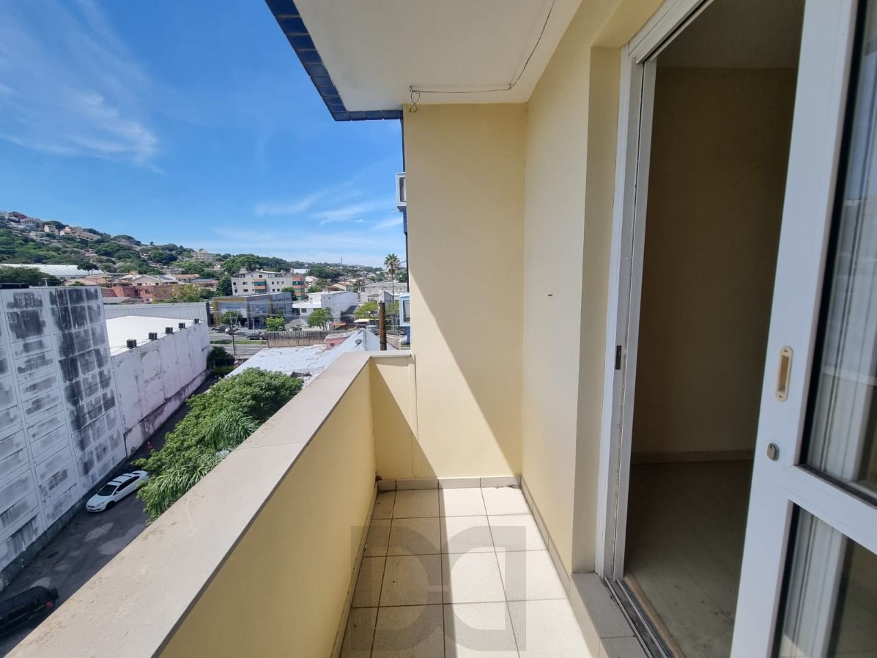 Apt 2 Dormitórios Com Sacada Bairro Cavalhada — foto 2