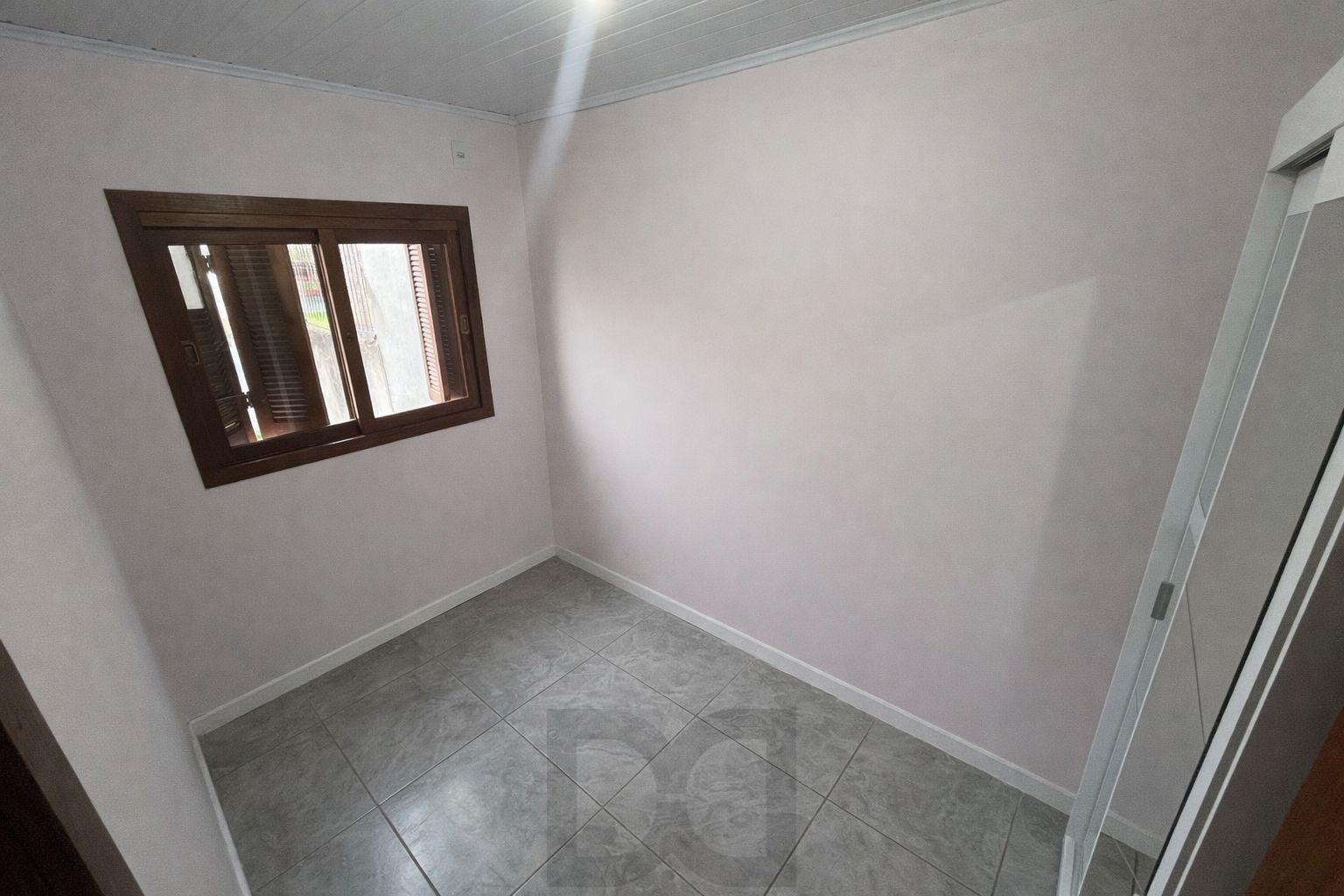 Casa com pátio grande semi-mobiliada no Bairro Camaquã. — foto 10