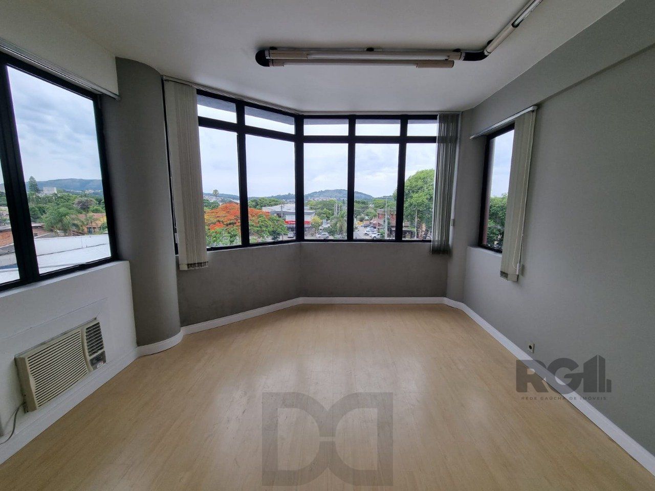Sala comercial Bairro Ipanema / Prédio com Elevador e Estacionamento — foto 3