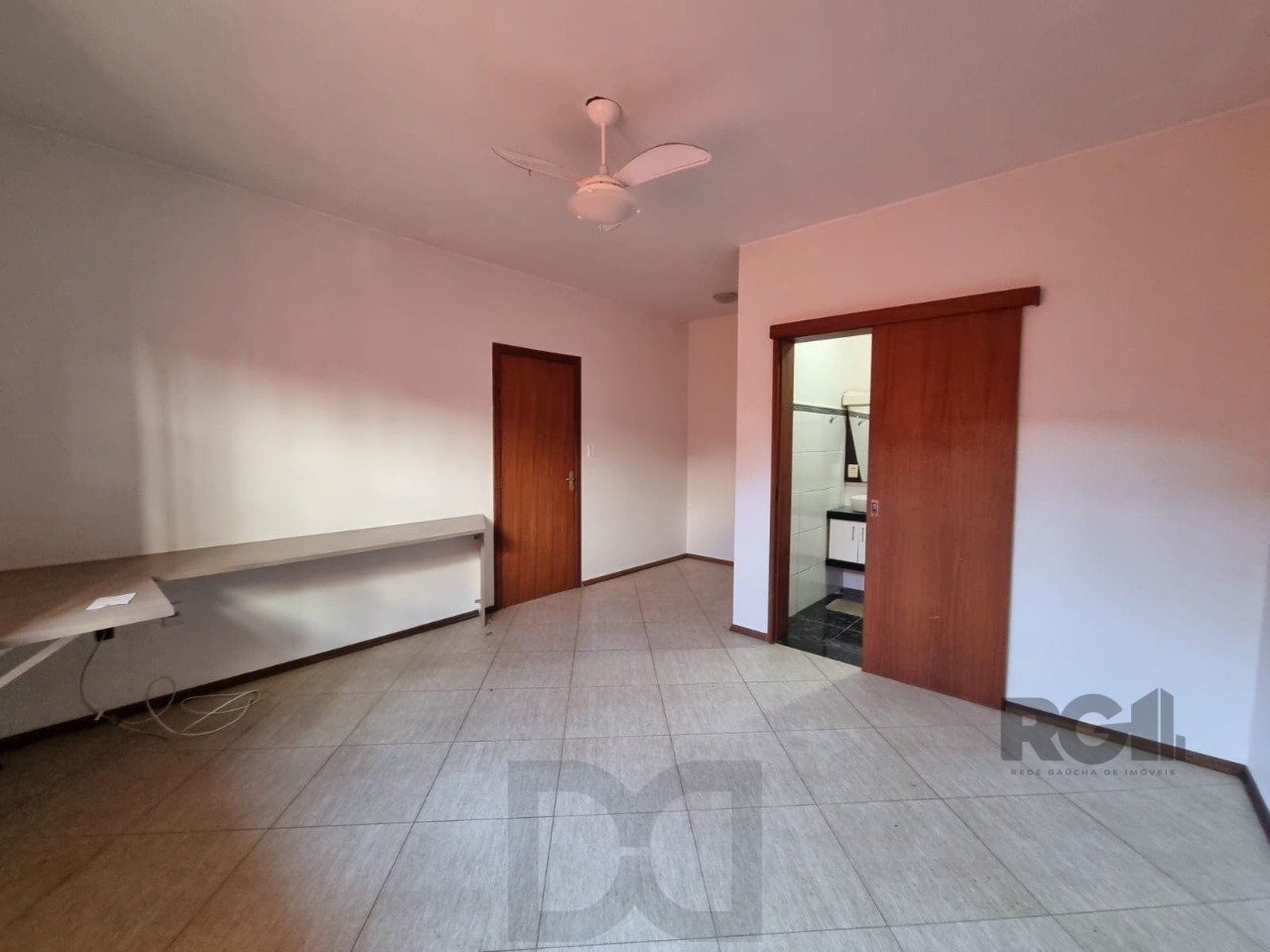 Linda Casa Bairro Ipanema 02 Dormitórios Suíte — foto 11