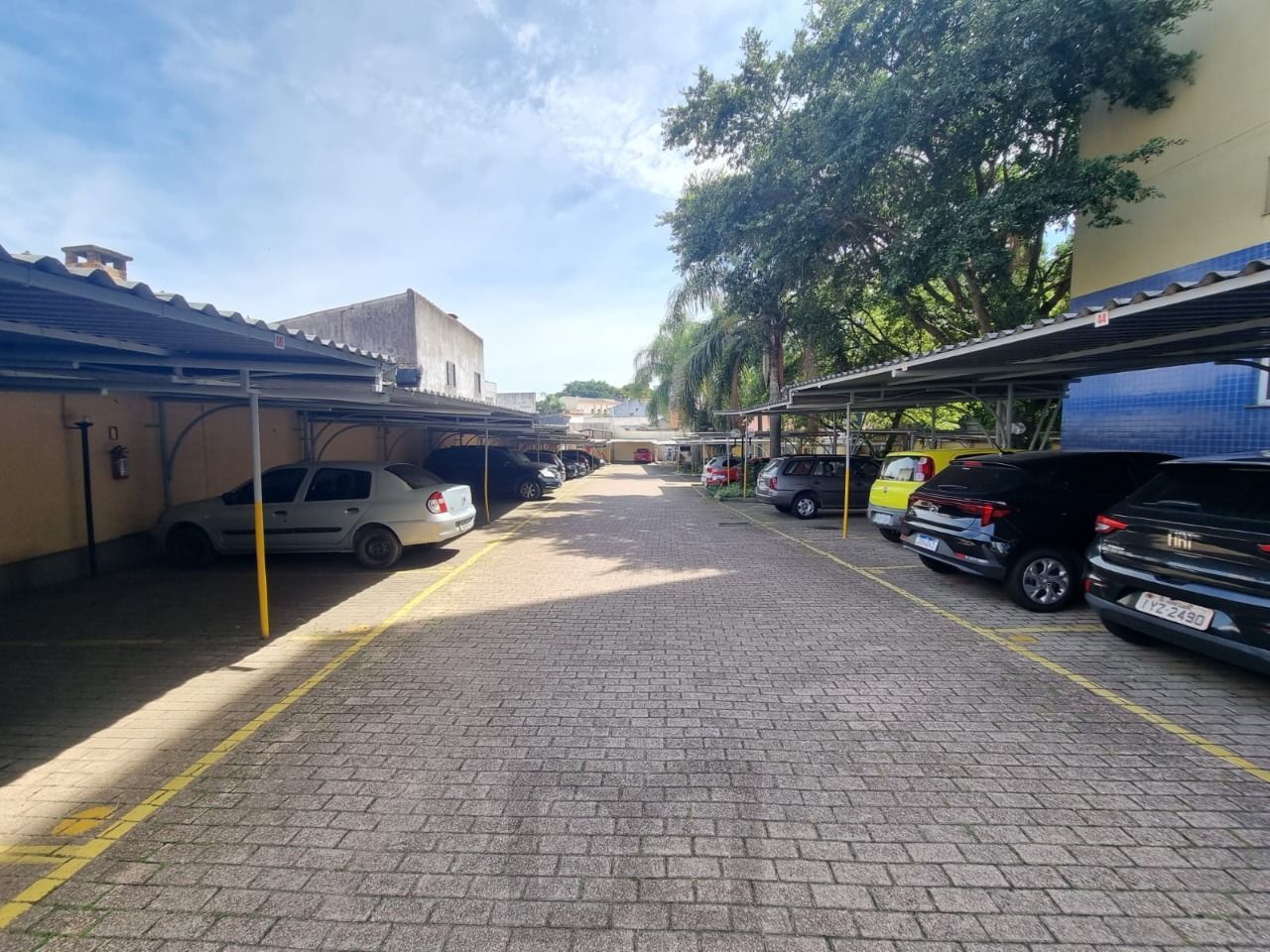 Apt 2 Dormitórios Com Sacada Bairro Cavalhada — foto 12
