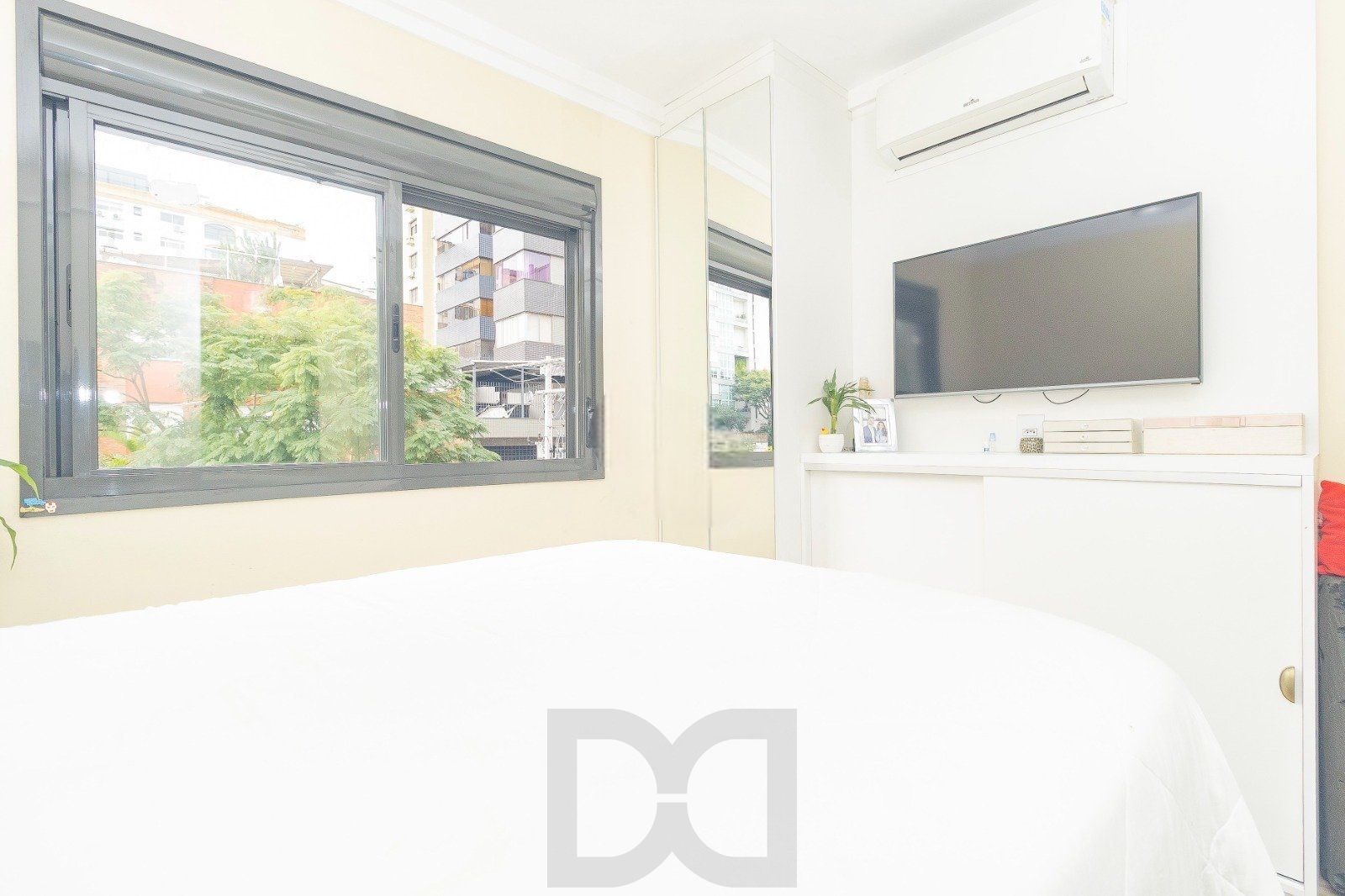 Apartamento Reformado com 2 Dormitórios, 2 Vagas e Churrasqueira no Mont Serrat — foto 12