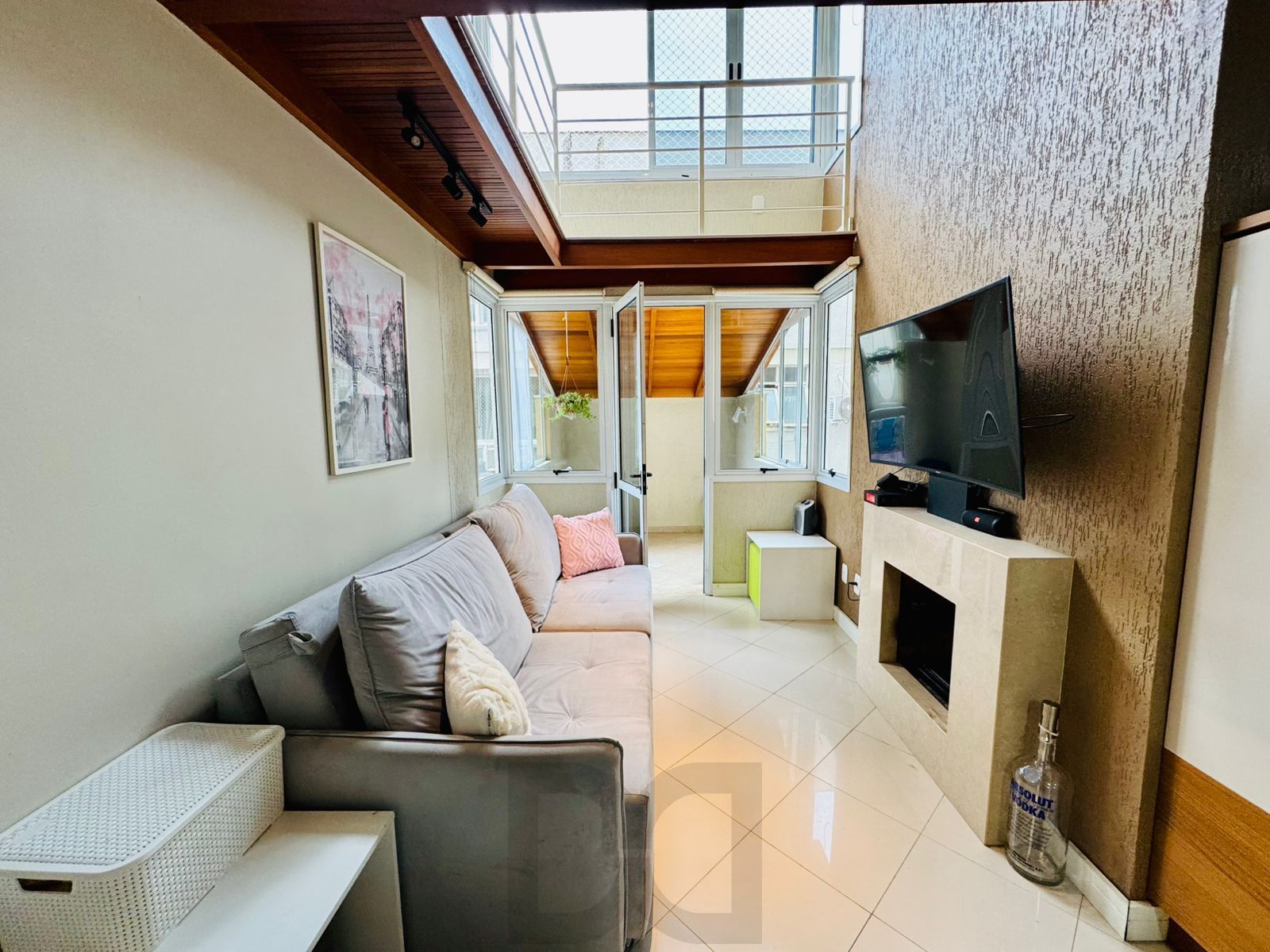 Duplex na Bela Vista, 2 dormitórios com espaço para home office, lareira e 2 vagas — foto 1