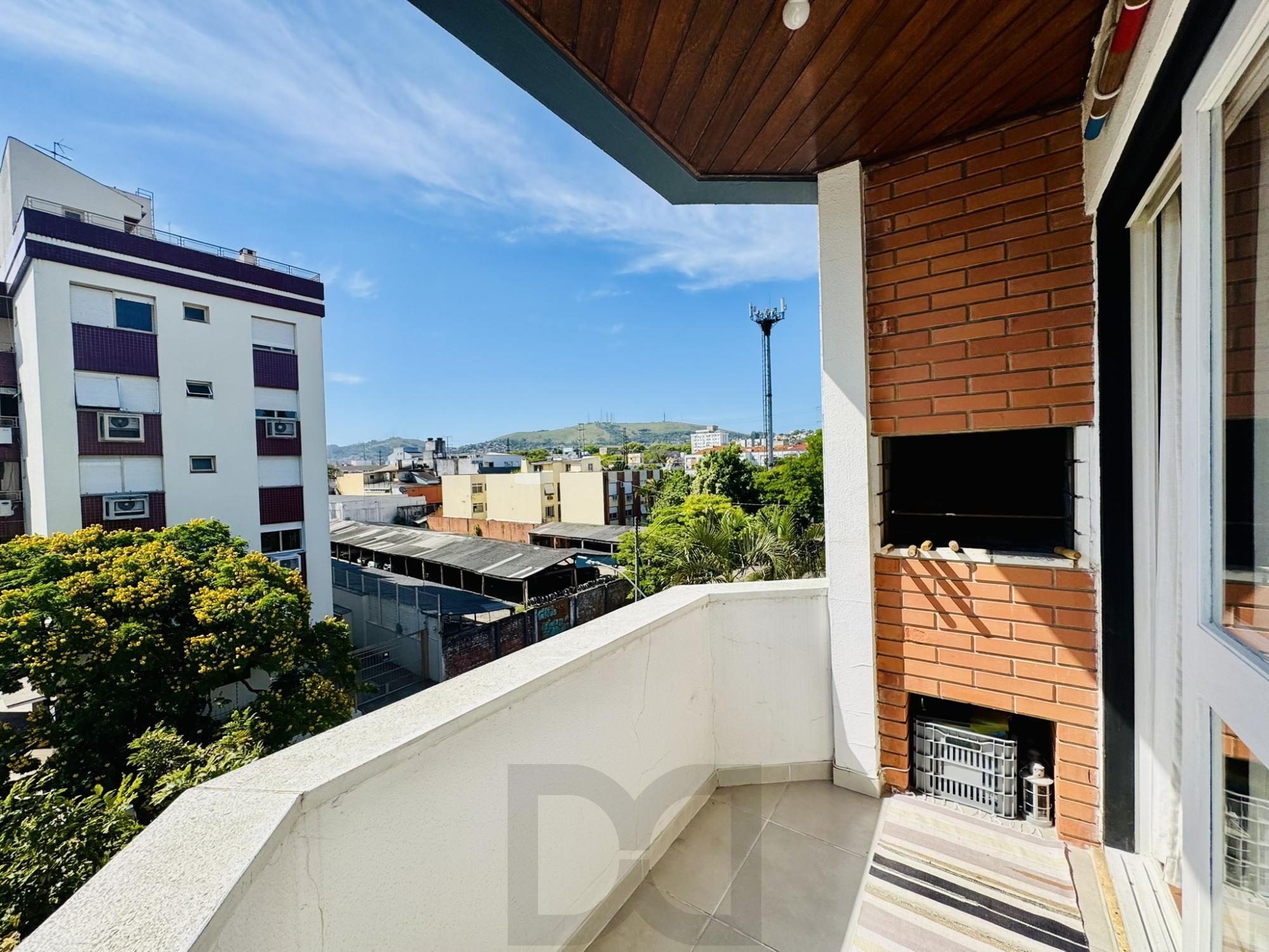 Apartamento 1 Dormitório Reformado com Sacada e Churrasqueira no Jardim Botânico — foto 1