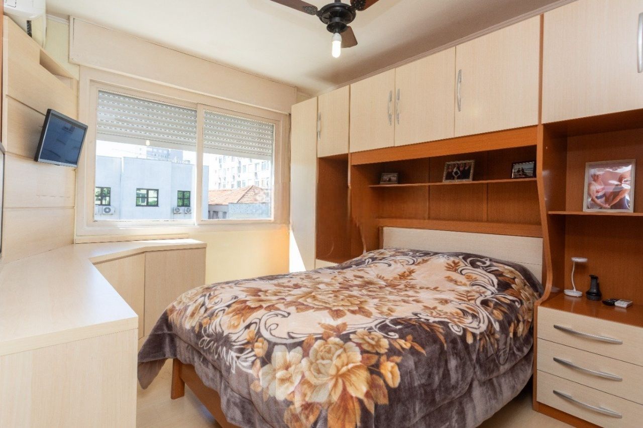 Amplo Apartamento de 3 Dormitórios com Churrasqueira no Bairro Floresta — foto 20