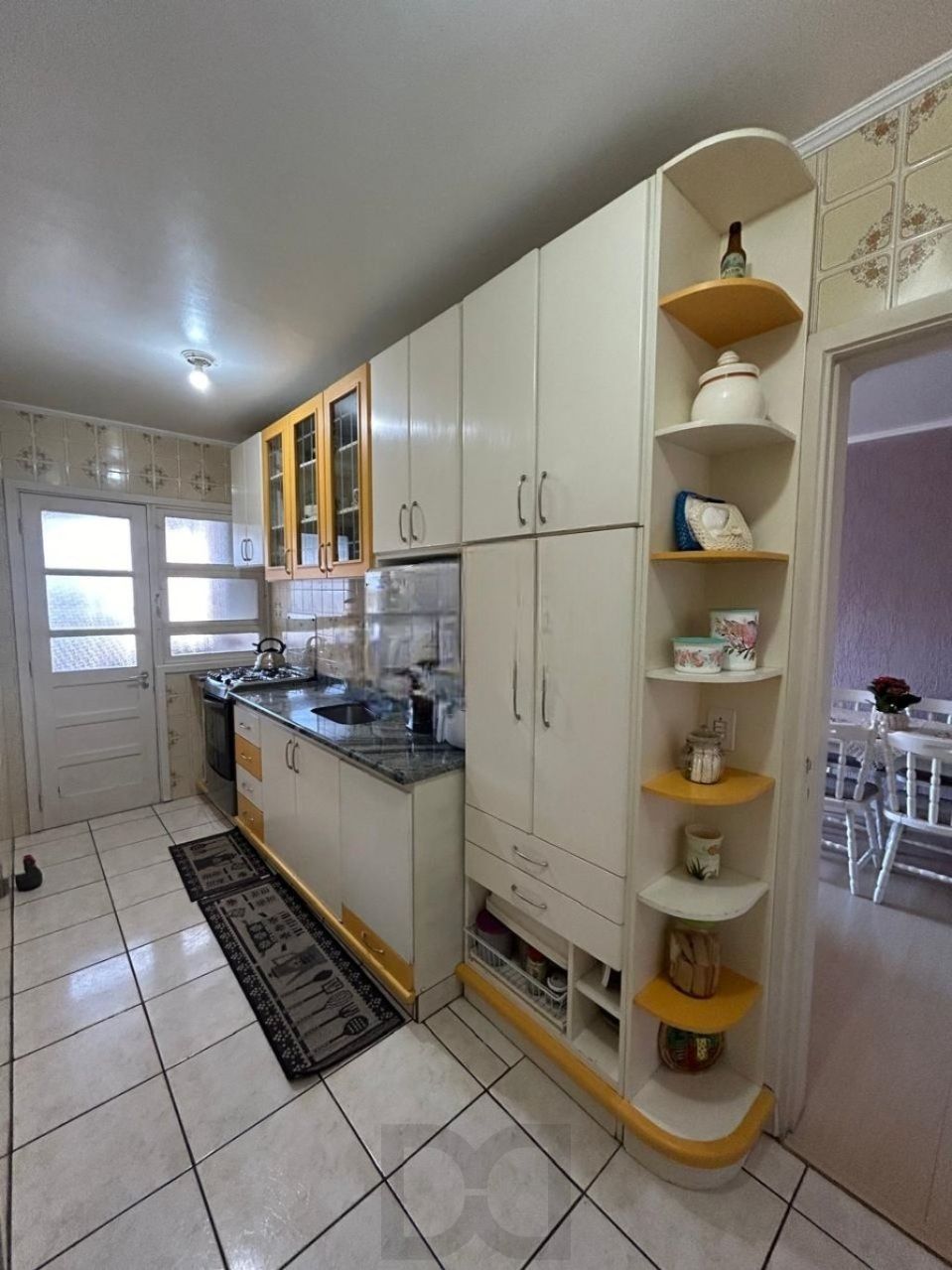 Amplo Apartamento de 3 Dormitórios com Churrasqueira no Bairro Floresta — foto 6