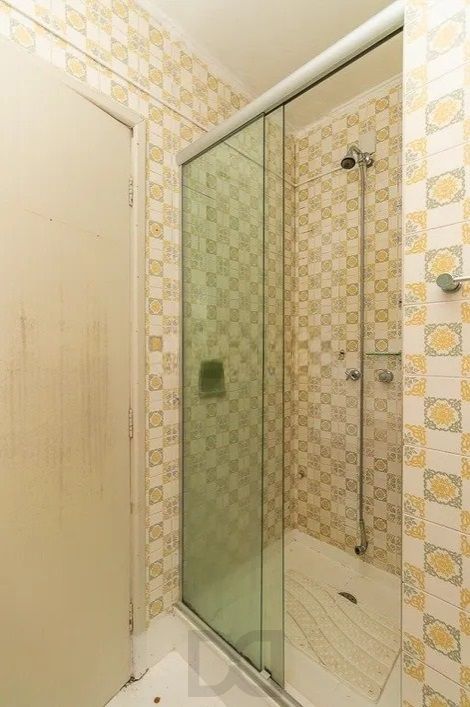 Amplo apartamento de 3 dormitórios com sacada e vaga coberta no Petrópolis — foto 18
