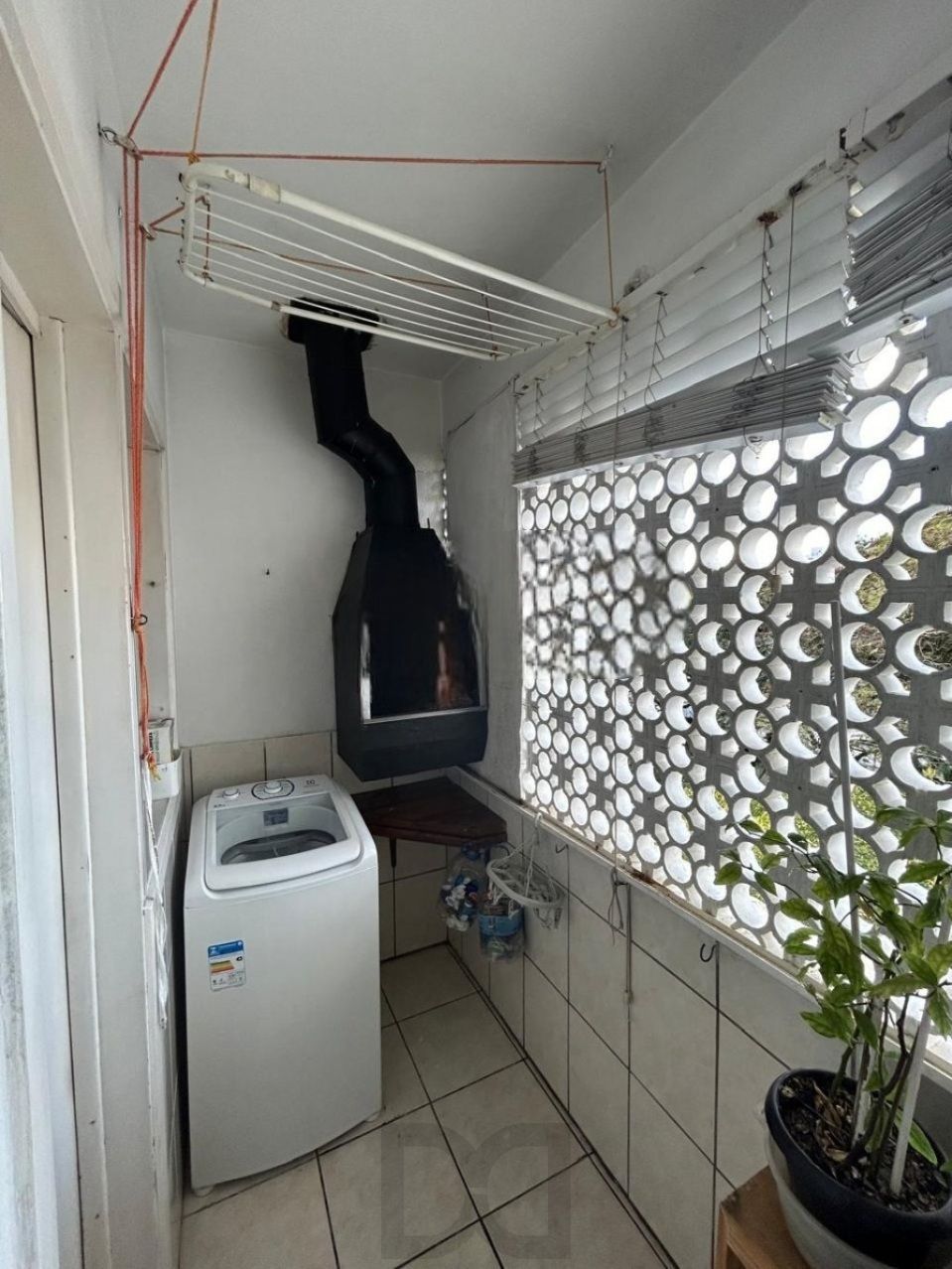 Amplo Apartamento de 3 Dormitórios com Churrasqueira no Bairro Floresta — foto 14