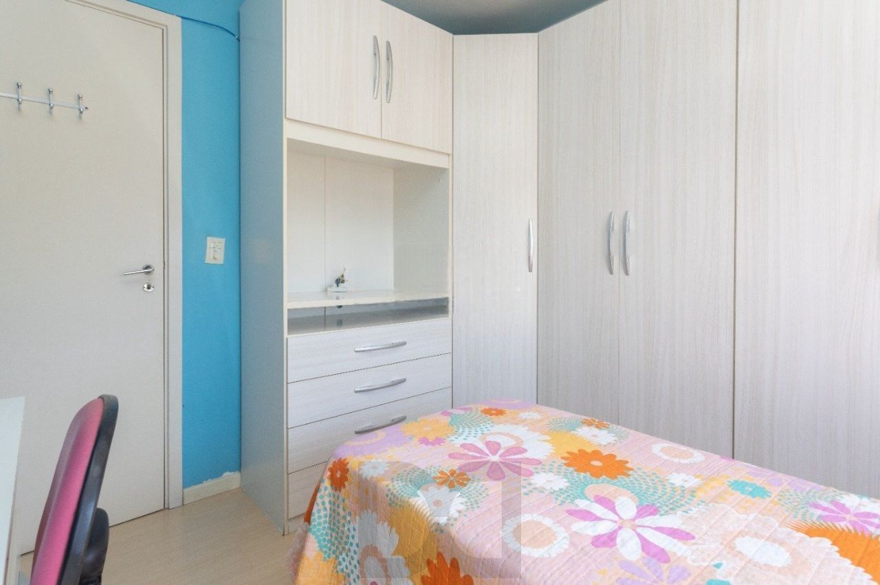 Amplo Apartamento de 3 Dormitórios com Churrasqueira no Bairro Floresta — foto 17