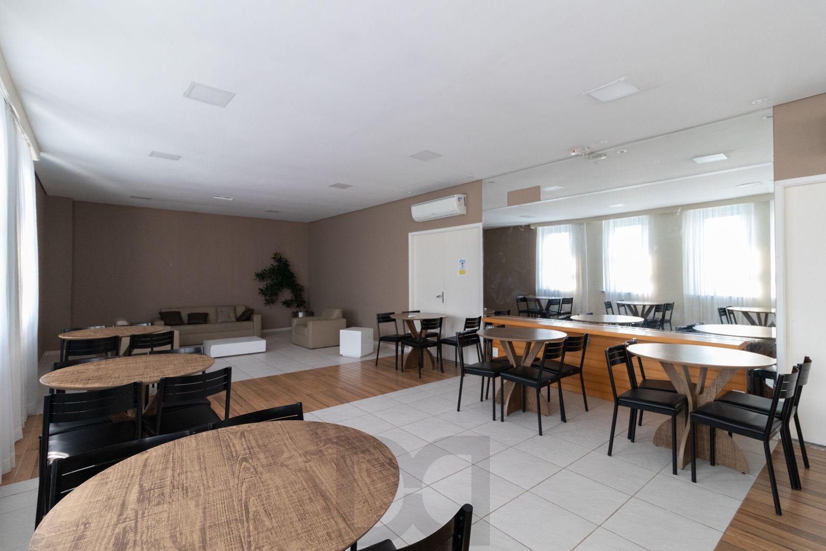 Apartamento Semimobiliado com 3 Dormitórios, Suíte e Churrasqueira na Marechal Mesquita — foto 25
