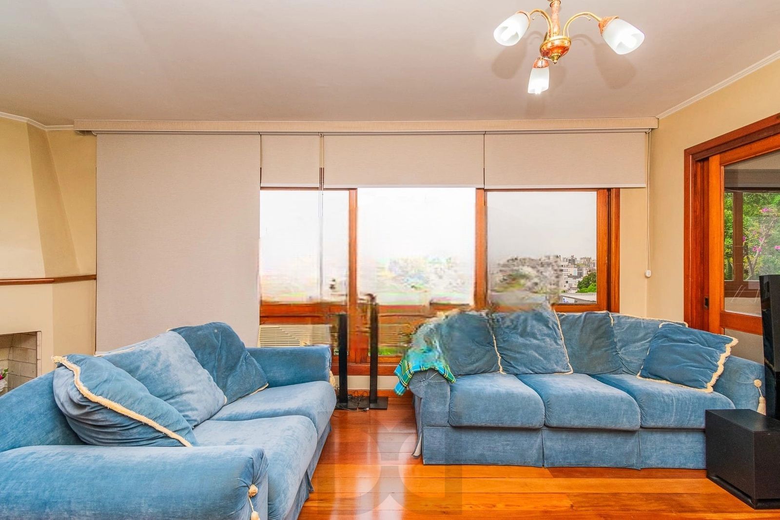 Apartamento de 3 dormitórios com suíte e 2 vagas no Mont Serrat — foto 1