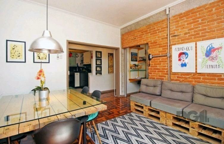 Apartamento Reformado com 3 Dormitórios e 3 Vagas no Petrópolis — foto 2