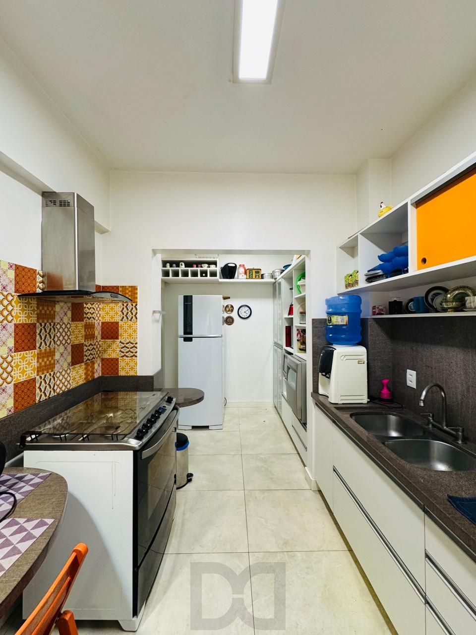 Apartamento Semimobiliado com 3 Dormitórios, 1 Suíte e Elevador — foto 11