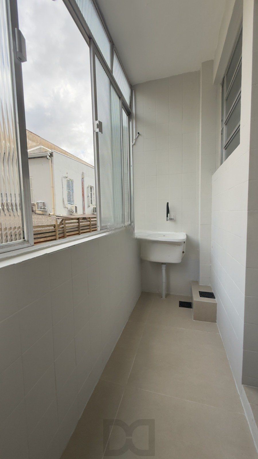 Apartamento Reformado de 1 Dormitório na Cidade Baixa com 47m² e Baixo Custo Condominial — foto 3